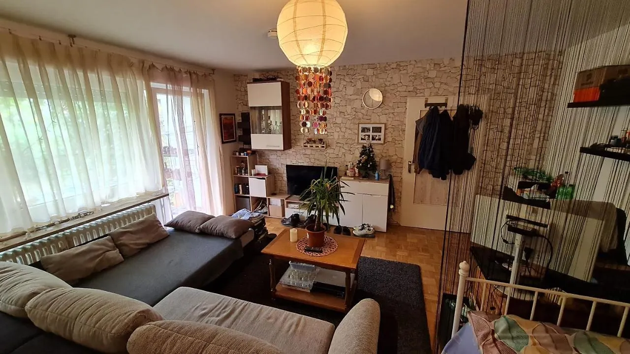 Akropolitan Schönes Zimmer in einer Wohnung mit eigenem großen Garten München